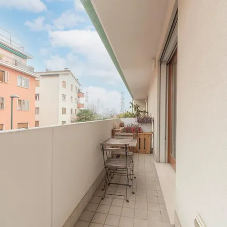 Luigi Flat Mestre